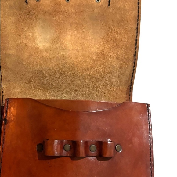 Vintage unisex handmade Brown Leather Crossbody Bag - Picture 6 of 7